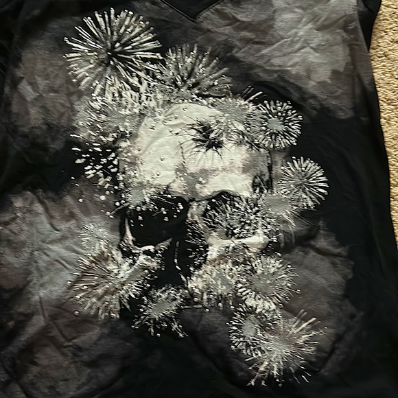 Rock & Republic Sexy Skull Face Black V-neck T-shirt Top **Size S** 🔥🔥 - Picture 3 of 4